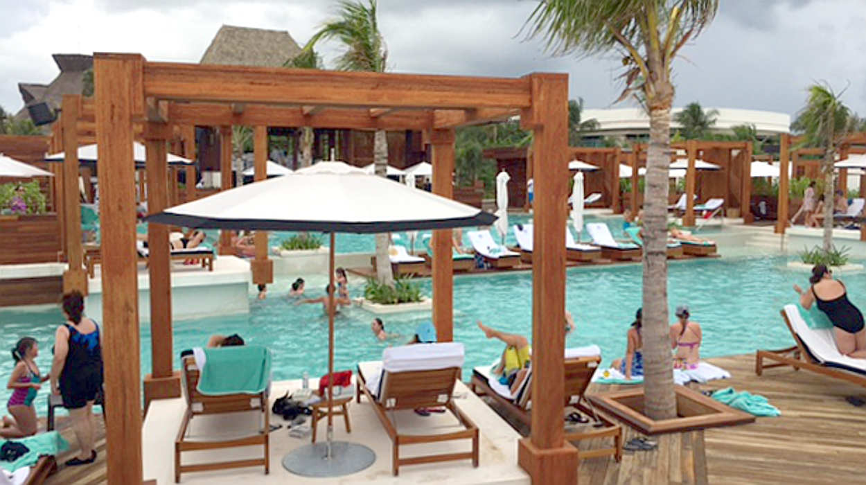 Beach Club pool area opened during the latter half of December, 2016.  Photos do not do the area justice.  However, it is good to know that it is open and being used.  This pool area is east of the Grand Bliss units on the north side of the property.