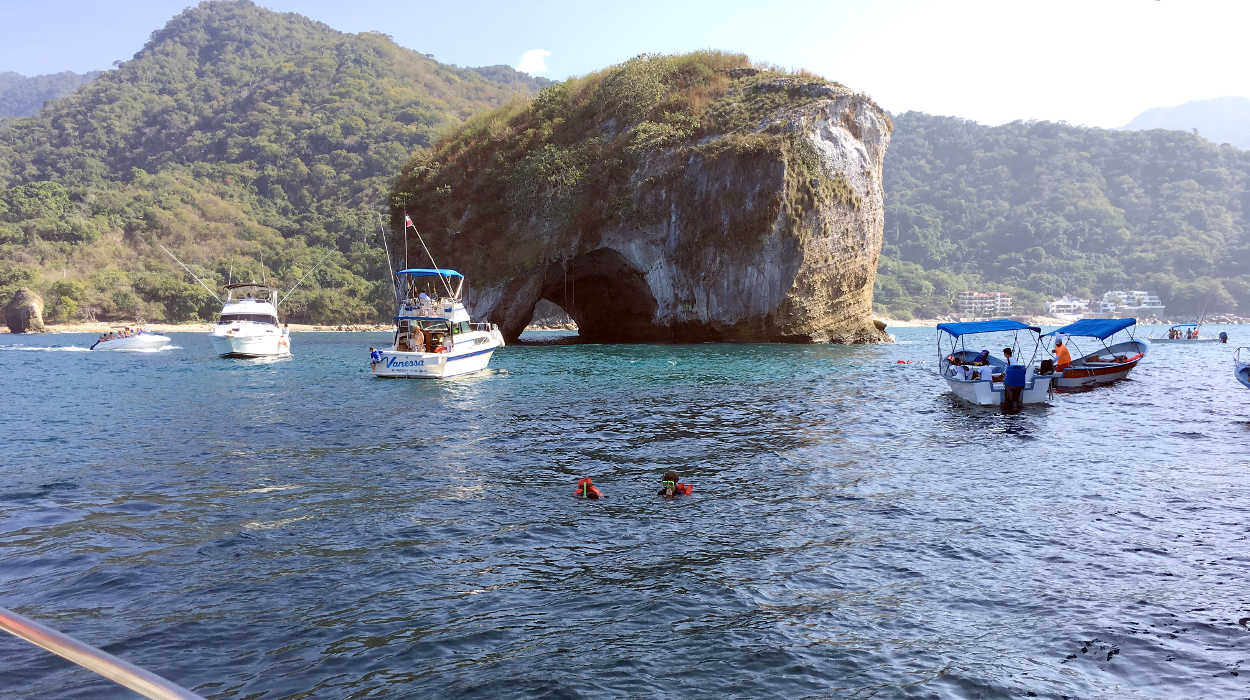 Then on to snorkeling near the rock between Mismaloya and Puerto Vallarta.