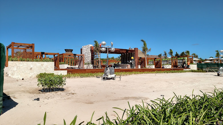 Construction of The Beach Club is progressing, as is construciton of El Villorio, which may be an upscale beach club facility.  Stay tuned....Subscriber View - 2/5/17