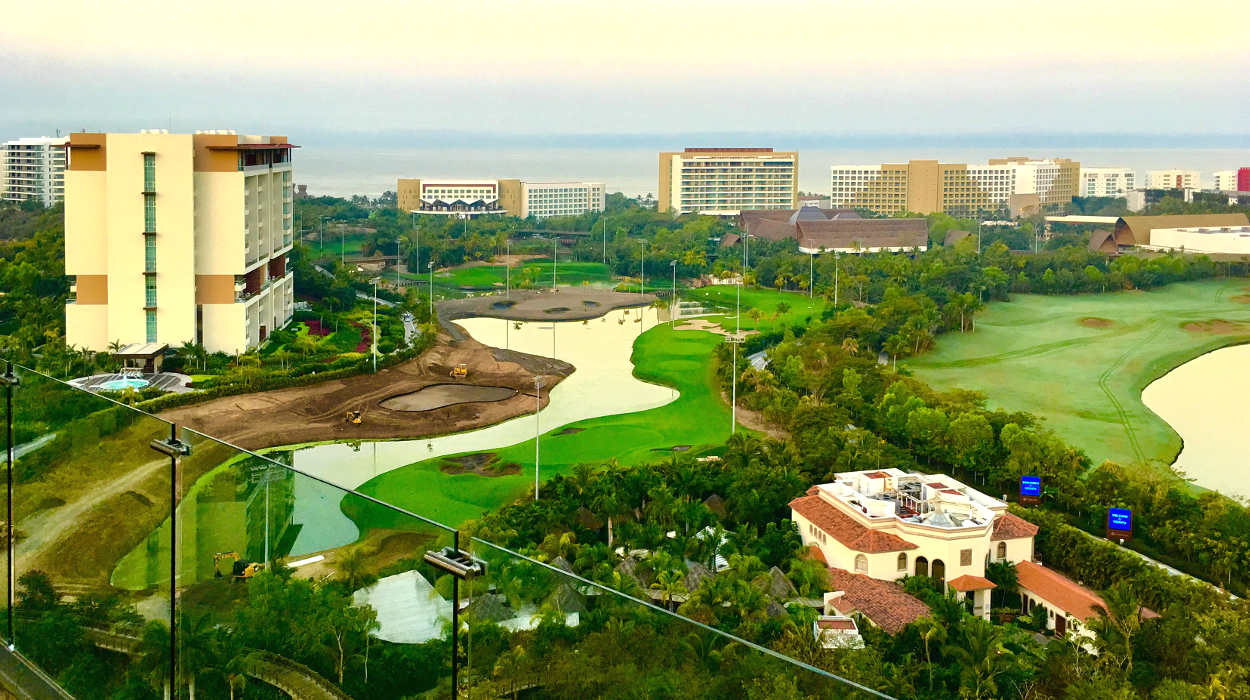 Here it is…..the Executive Golf Course laid out in front of you as seen from the Rooftop Pool on Tower Five A.  The course extends all the way to Tower Two.