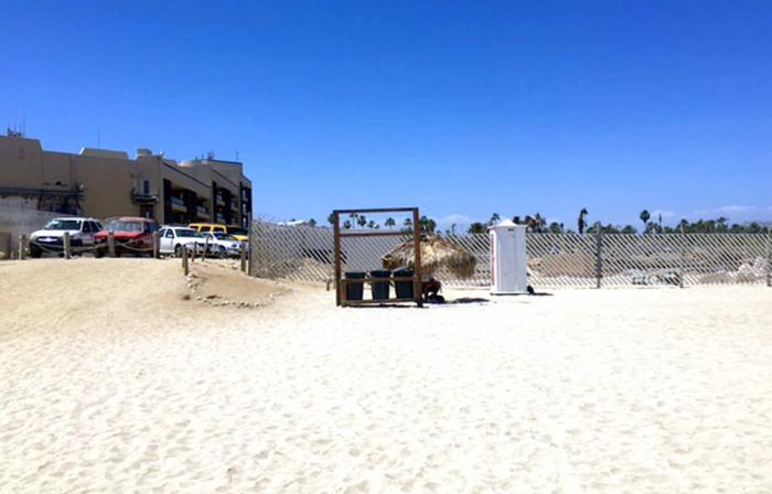 At one time, this vacant lot was said to be the location of the Hakkason beach club.  It is clearly not the case as is seen in this photo.