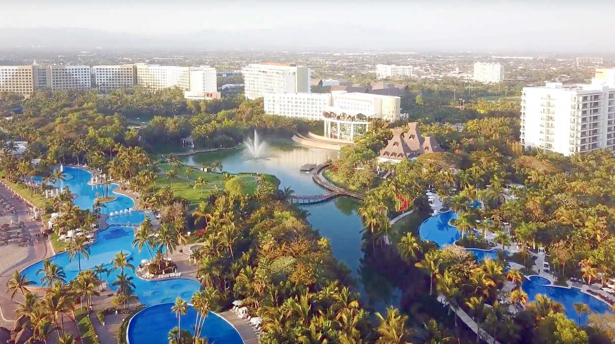 Turning north along the beach and over the other Luxxe pools, Cafe del Lago, the Lagoon and the Mayan Palace pool.