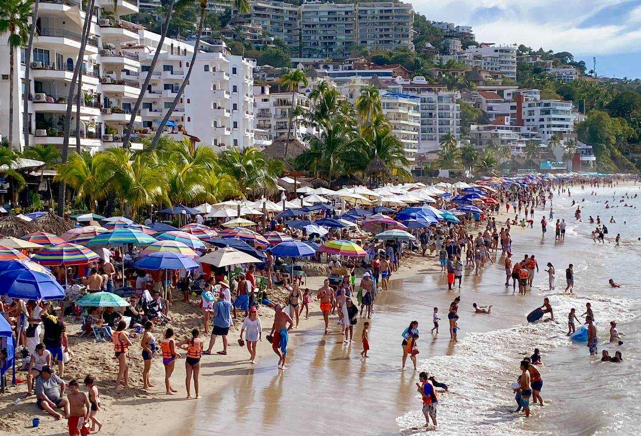 The Governor of Jalisco has issued directives that move Puerto Vallarta toward a lockdown due to the increasing number of cases of COVID-19. The move hopes to encourage Nations to stay home during the Holidays - 12/22/20