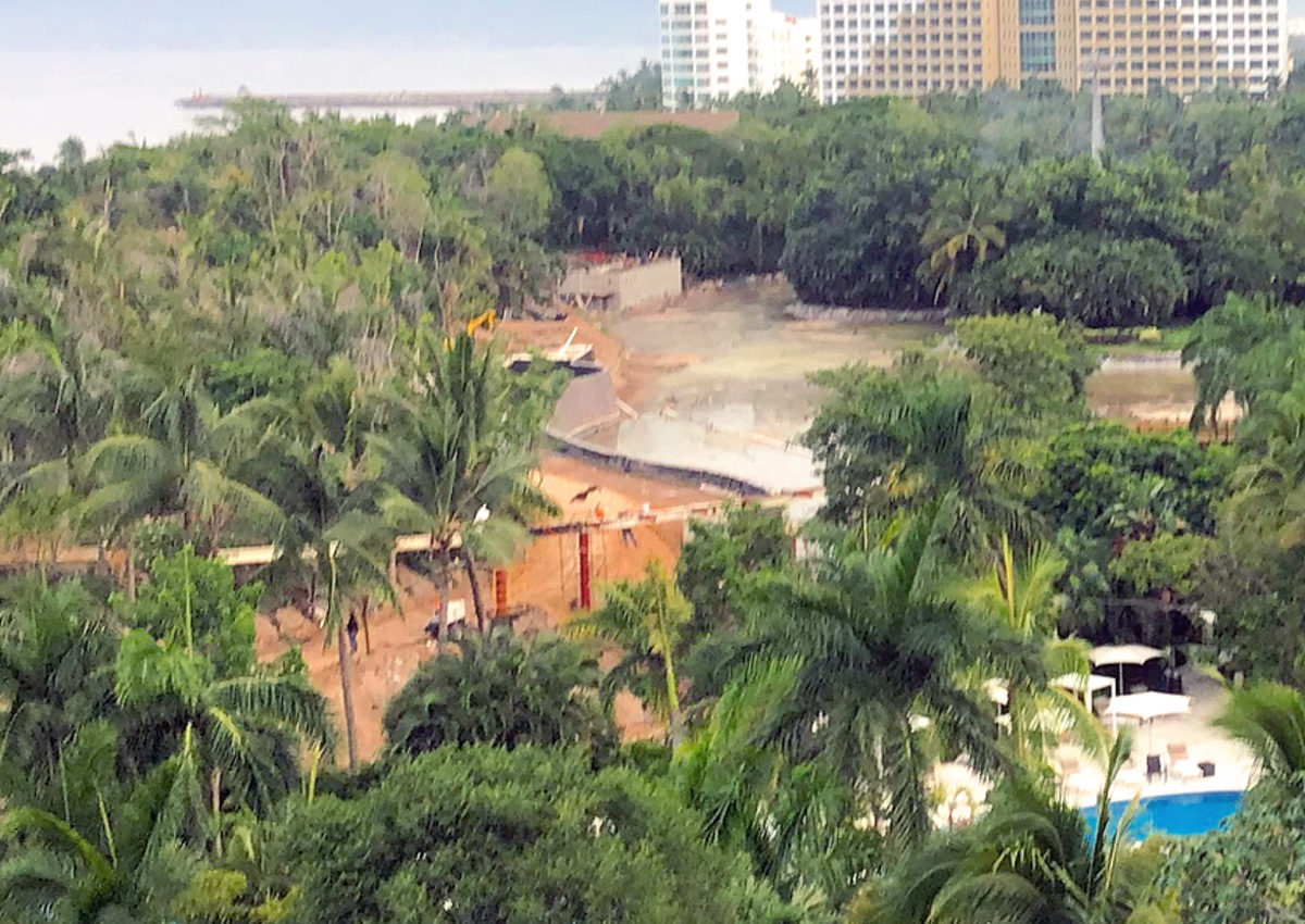 Change is taking place where the Mayan Palace pools used to be. Two new restaurants, a new elevated walkway, possibly a new roadway to the beach, new pools and much more. Stay tuned... - Subscribers View - 10/13/20